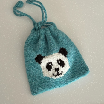 手編みのパンダミニ巾着水色/シェットランドウール