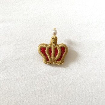 王冠ブローチ　レッド