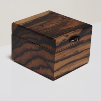 黒柿の正箱「隠蝶番」