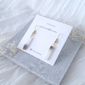 ★c　"さりげなく個性を…"　春　夏　大ぶり　白　ホワイト　大人ピアス／イヤリング