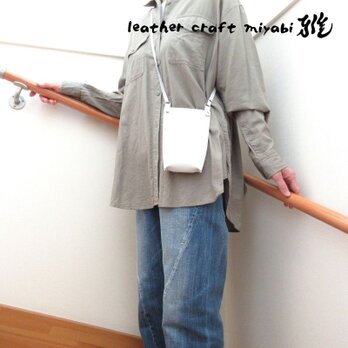 スマホとミニ財布だけ入れて♪《牛革》スリムミニ・サコッシュ・ホワイト・ソフトスムース・0178