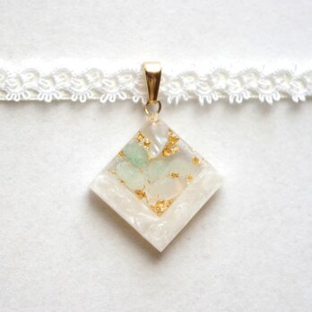 【受注製作】レジンアート　スクエアモチーフとタティングレースとサテンリボンのチョーカー〈緑風に遊ぶ〉