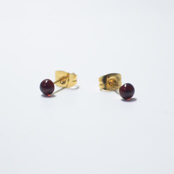 モザンビークガーネット 天然石の小粒ピアス【サージカルステンレス 金属アレルギー対応】