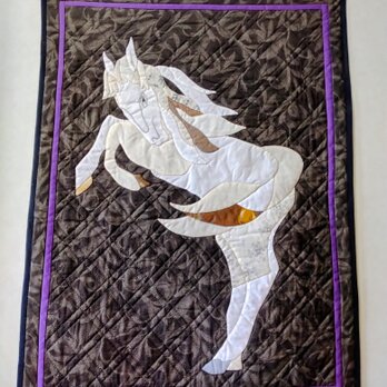 　パッチワーク　アップリケ　タぺストリー　【白馬】　壁掛け