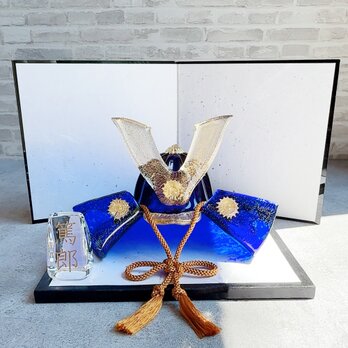 新作【紺碧】ガラスの兜（プラチナ箔＆本金箔）和にも洋にも合うカブト飾り、化粧箱つき：端午の節句