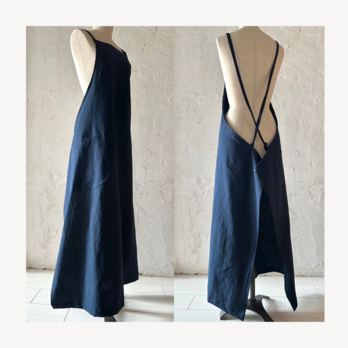 すっとしたラインのマキシ エプロン｜ナイトブルー