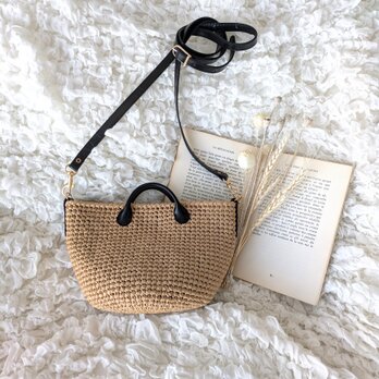 小さな持ち手のラフィア風丸底バッグ（ブラック）