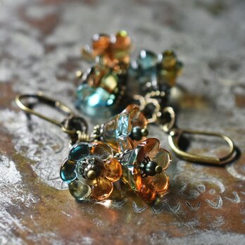 オレンジ×ナイトブルー３つのお花japanヴィンテージビーズのピアス