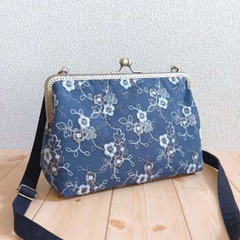 長財布も入る大きめ　清潔感のある花柄刺繍　がま口ショルダーバッグ　25cm口金　ネイビー　679