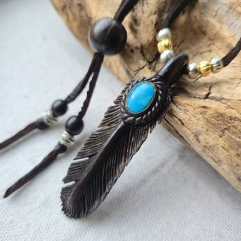 水牛の角 スリーピングビューティーターコイズのフェザーペンダント