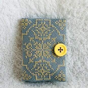 クロスステッチのニードルケース・フローズンブルー