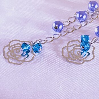 スワロフスキービーズと透かしローズのコラボレーションピアス♡