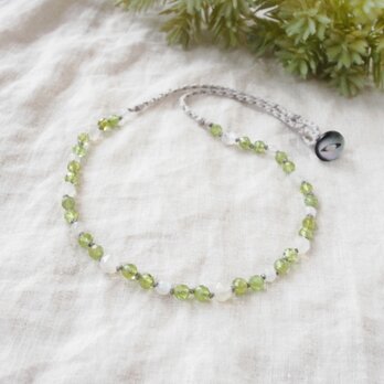Fresh Green Short Necklace（ペリドット×ホワイトムーンストーン）