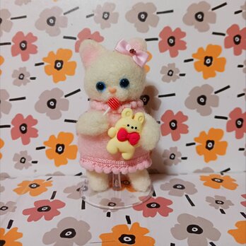 ハンドメイド フェルトドール 白猫の女の子 ピンクドレス ロリポップとウサギ付き