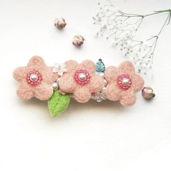 春を彩る＊お花とパールの羊毛フェルトバレッタ（ピンク）|受注製作