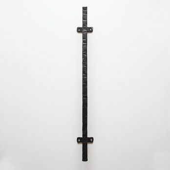 【ロートアイアンのドアハンドル】角16㎜ｘ長さ50㎝（横プレート）｜ 無垢角鉄・鍛造のアイアンバー・手すり・傘かけ