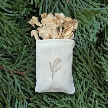 ミュゲの日 -Jour des Muguets- 母の日の贈り物 香りのギフト 青森ひば サシェ 4個〈すずらん〉