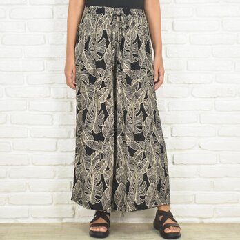大人のモンステラフレアパンツ（ワイドパンツ）　ブラック