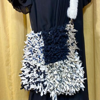 一点物 フリンジショルダーバッグ｜KNOTS｜モノトーン系｜主役デザイン・古着リメイク