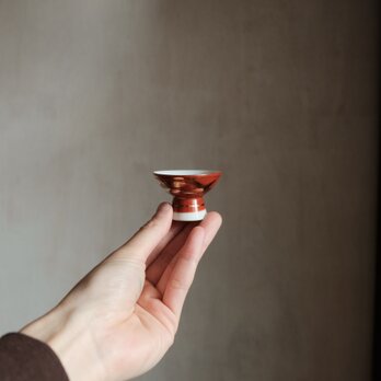 朱に金◆九谷焼　色絵金彩盃　猪口　丁寧な暮らしに。酒器　昭和レトロ　インテリア