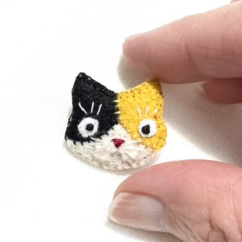 フェルトの猫ブローチ【極小2cm】 三毛猫 ｜DoudouMimi　⑨