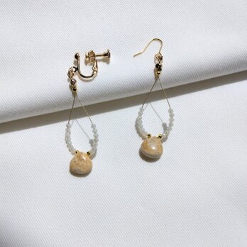 【花】珊瑚化石とホワイトムーンストーン＊イヤリング／ピアス＊一点物