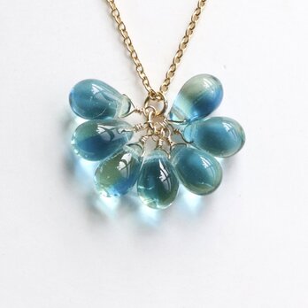 紫陽花モチーフのチェコガラスネックレス  上品 サージカルステンレス 金属アレルギー対応  （Blue / Green）
