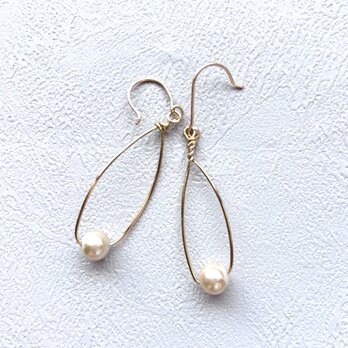 パールの揺れるピアス
