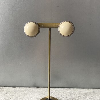 Vintage 80s retro offwhite stone classical earring
