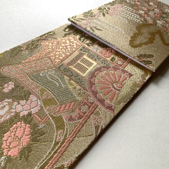 『御所車花絵巻』　チェスト織物御朱印帳　B5サイズ　見開き御朱印帳　藤　平安時代　貴族　牡丹　桜　金　金襴織物　桐生織物