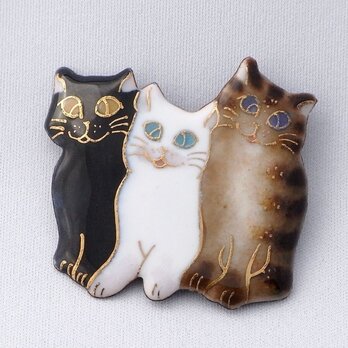 3匹の猫の七宝焼ブローチ 【受注制作】の画像