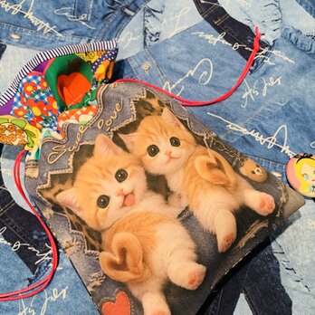 おしりハートな茶トラ猫・ハチワレ猫・ヒマラヤン赤ちゃん兄弟+257レトロフラワー＆ウエスタンデニムピンストライプ紺色巾着ポーチ