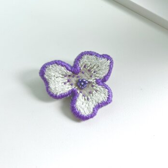 ひらひら　お花のブローチ