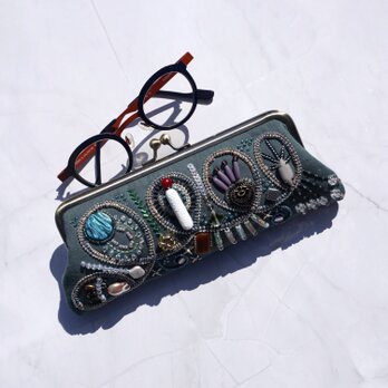 ビーズ刺繍のがま口眼鏡ケース・ペンケース No.21｜ダークグリーン×ビーズ刺繍｜一点もの｜母の日・敬老の日ギフトに