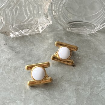 M208-【 Monet 】モネ・ヴィンテージイヤリング 1980's Modernism White Cabochon