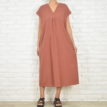 コットン素材のシンプルなVネックワンピース　テラコッタピンク　大きいサイズあり