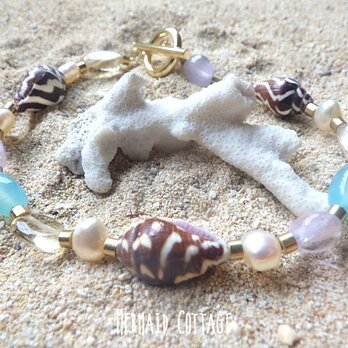 Seashore Echo　波打ち際の贈り物 シェルとカルセドニーのブレスレット