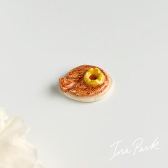 クリアシオン・ドゥ・パタラス　王冠のガレット・デ・ロワのフェーブ　フェーヴ　フランス製　ミニチュア陶器