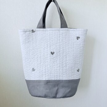 ヌビの丸底バケツトートバッグ（ハート刺繍）
