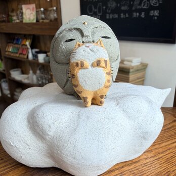 抱っこ猫(赤虎)地蔵