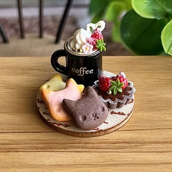 300 ＊ネコさんクッキーとチョコタルト＊　ミニチュアスイーツ　粘土　ドールハウス　オビツ　クレイスイーツ　YUMEmini