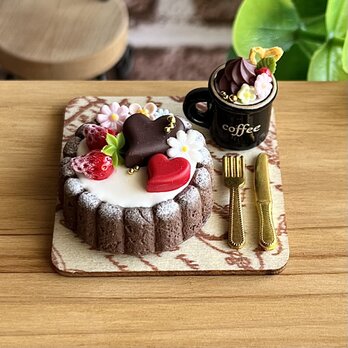 310＊ハートのホワイトチョコタルト＊　ミニチュアスイーツ　オブジェ　粘土　ドールハウス　フェイクフード　YUMEmini