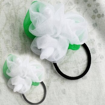 白薔薇のブーケ風ヘアゴム２個セット
