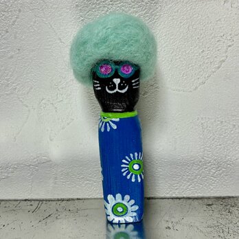 木彫りのアフロ猫　黒猫花柄