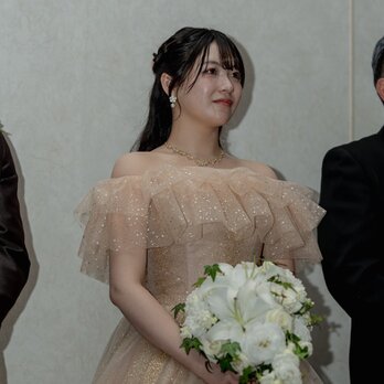 実例写真！取り外しオフショルダーのみ シャンパン色 キラキラチュール 結婚式/カラードレス