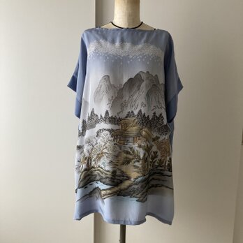 着物リメイクプルオーバー　水色山水画