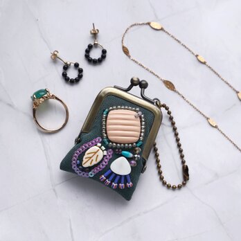小さなビーズ刺繍のがま口 No.102｜ダークグリーン×ガーゼ｜ネックレス・バッグチャームにも｜アクセサリーケース
