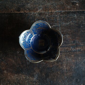 素敵な形状◆青に金。伊万里　瑠璃釉花型金彩変形鉢　骨董・antiques アンティーク和食器　鳳凰　唐草　江戸後期