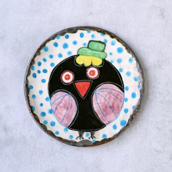 緑の帽子をかぶった黒い小鳥・手描き絵皿
