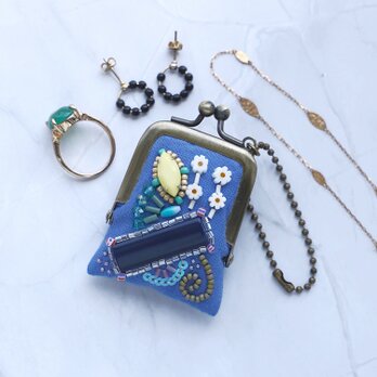 小さなビーズ刺繍のがま口 No.104｜ロイヤルブルー×ガーゼ｜ネックレス・バッグチャームにも｜アクセサリーケース